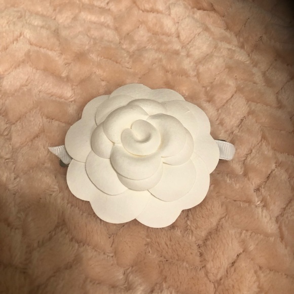 COPY - Authentic Chanel Camellia Flower High Fashion hair barrette. - Picture 3 of 4